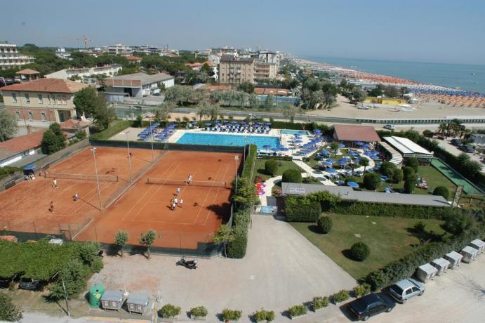 Il Campo Tennis e Piscina Hotel vicino Mirabilandia 