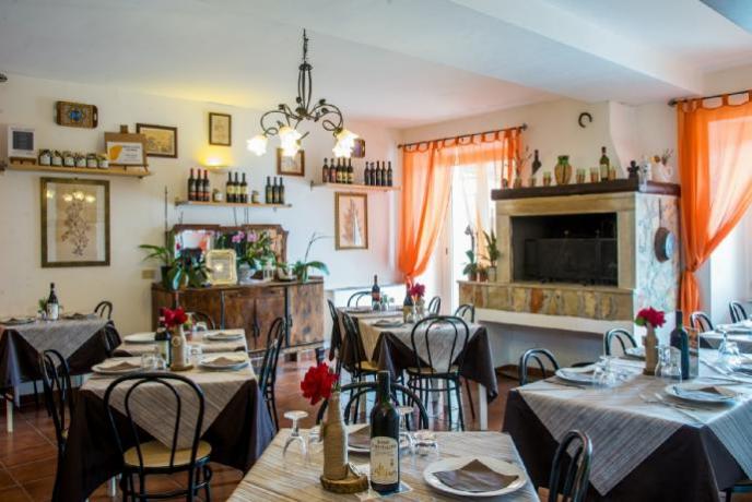 Sala ristorante in Agriturismo a Sant'Angelo
