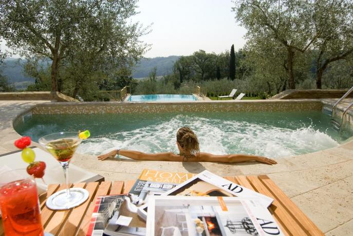 Piscina idromassaggio in Hotel valle del Chianti 