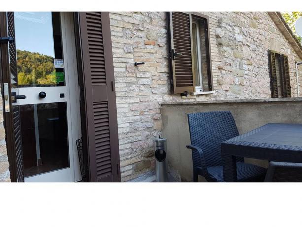 Casale di campagna ad Assisi nel verde