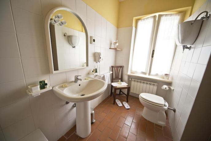 Agriturismo con Camere e Appartamenti con Bagno privato 