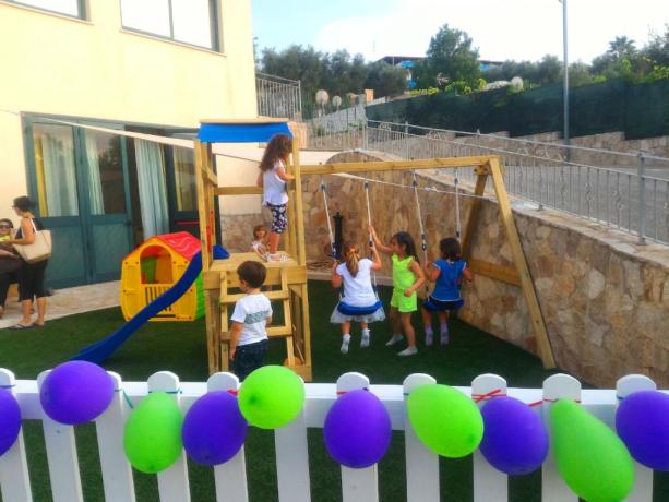 area giochi bambinio hotel 3 stelle Rodi-garganico-Puglia