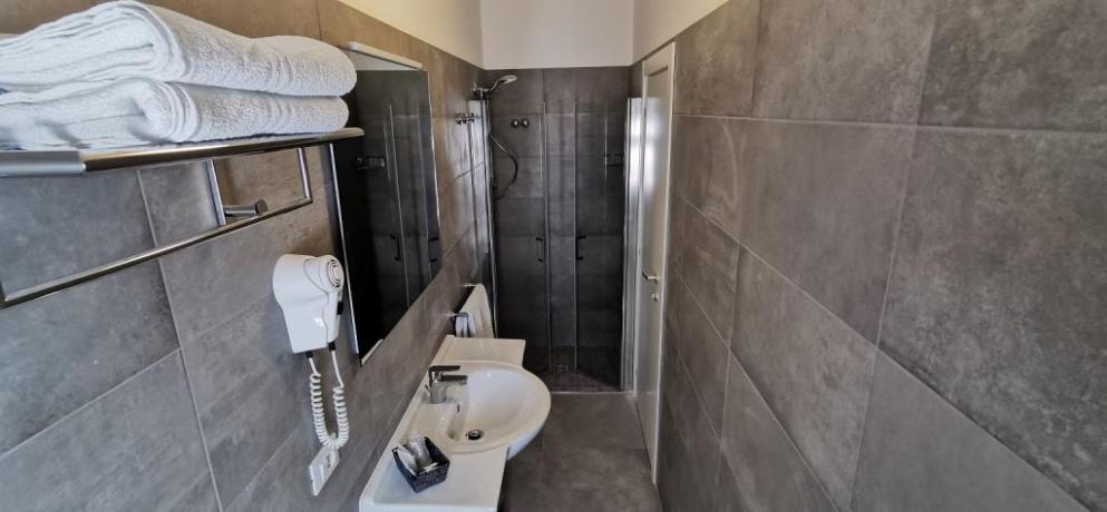 Bagno con box doccia hotel3stelle vicino mare Igea-Marina