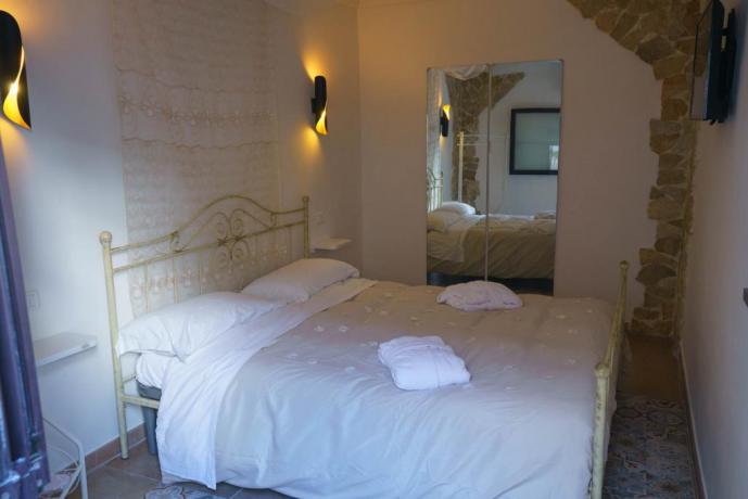 Week-end Sicilia-Orientale: luxury-suite con vasca-idromassaggio-circolare 