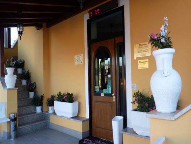 Ingresso hotel vicino Roma facilmente raggiungibile