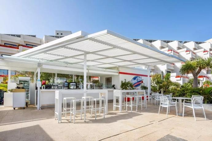 Bar della piscina del villaggio Tenerife 