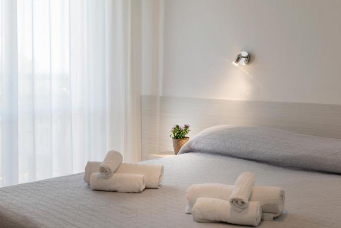 Camera comfort wi-fi hotel3stelle vicino mare Igea Marina