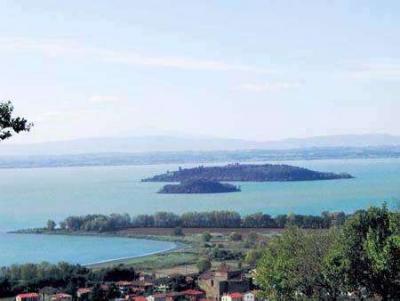 casale con appartamenti vicino lago trasimeno 100 giorni 