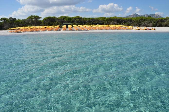 Spiaggia con mare cristallino a Orosei