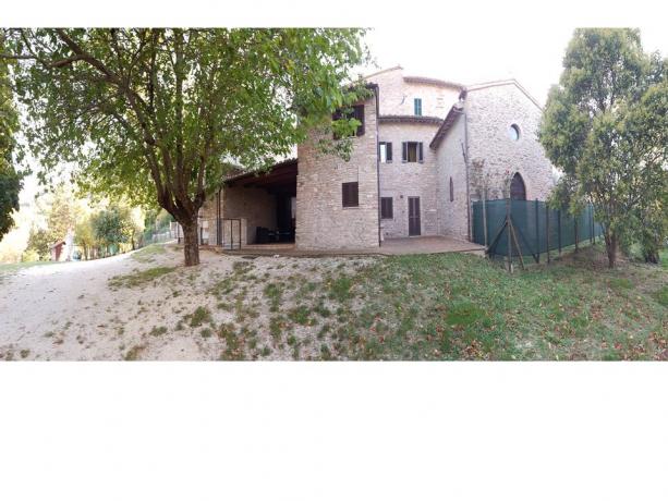 Casale con camere ad Assisi