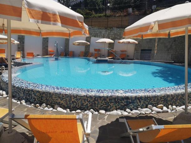 Piscina per adulti e bambini all'Hotel 3*** 