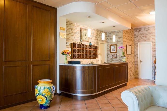 Reception H 24 Hotel-3stelle-Lago-Trasimeno