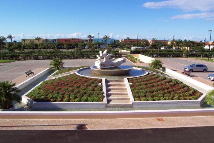 Parcheggio esterno gratuito resort Porto-cesareo