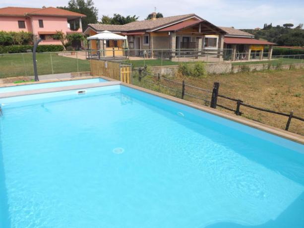 Piscina con idromassaggio vicino a Lago di Bracciano