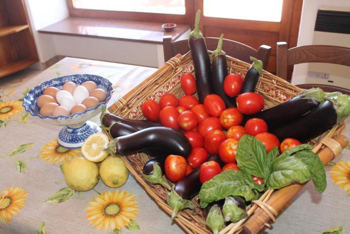 Uova e verdure casa vacanze vicino Porto Ischia 