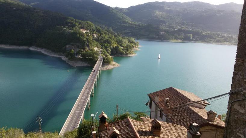 Casa vacanza con Vista lago di Turano
