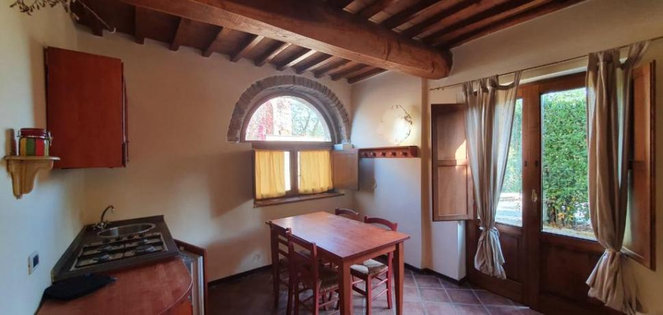 Soggiorno con cucina appartamento a Volterra