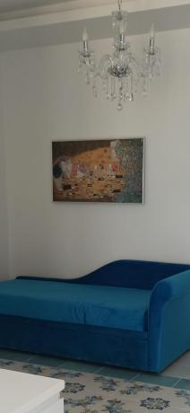 Divano-letto-2posti-salone-attico-vista-mare-Gaeta