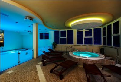 Offerta Weekend Hotel Piscina Coperta e Centro Benessere