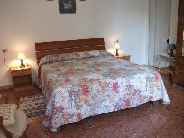 Camera matrimoniale B&B vicino stazione Perugia