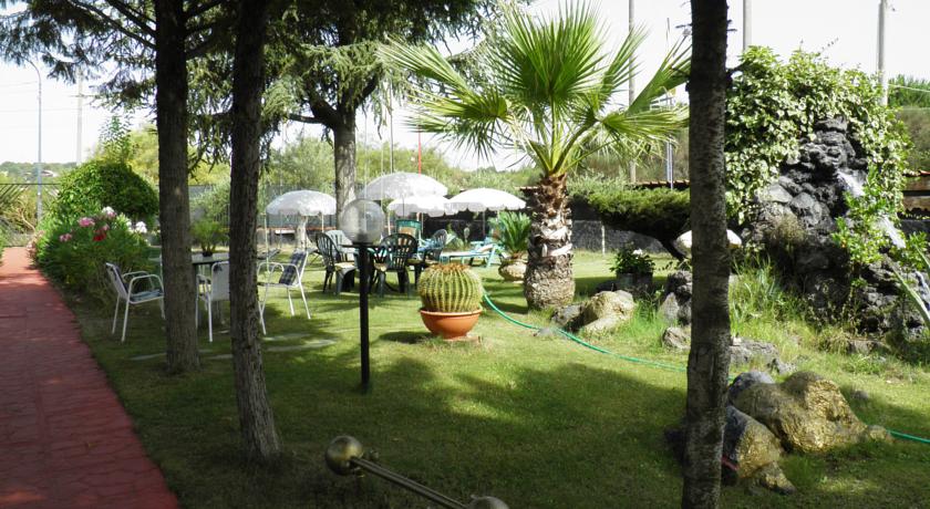 Relax in Giardino in Villa ai piedi dell'Etna 