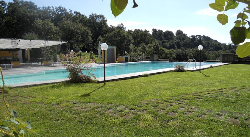 Albergo vicino Roma con Giardino e Piscina 