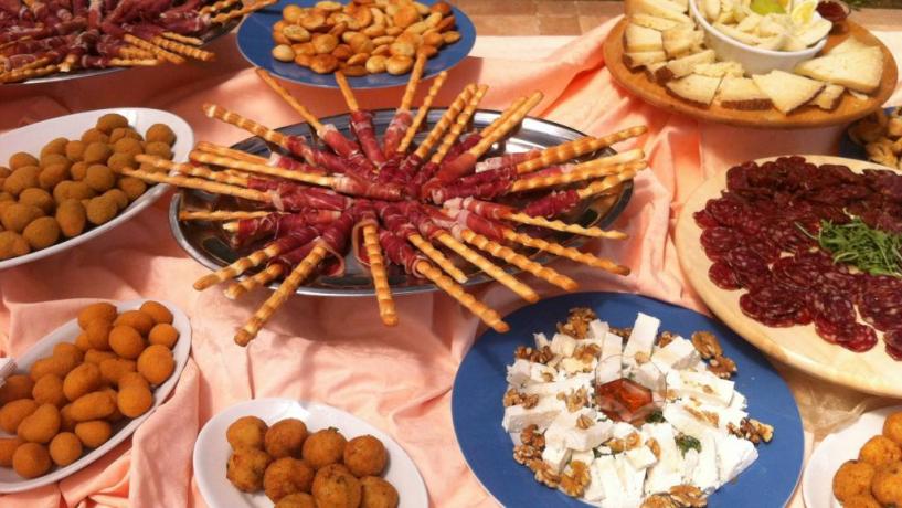 Ricco antipasto in ristornate albergo elegante ad Avezzano