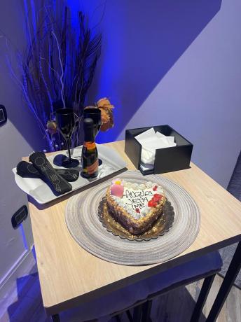 Torta a Cuore con Dedica per Compleanno-Sorpresa