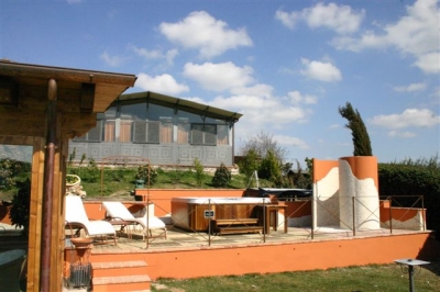 Zona Benessere esterna con Jacuzzi