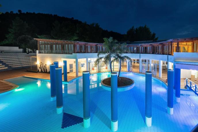 Villaggio 4 stelle fronte mare con Spa, lido privato, piscine, impianti sportivi, ristorante e animazione