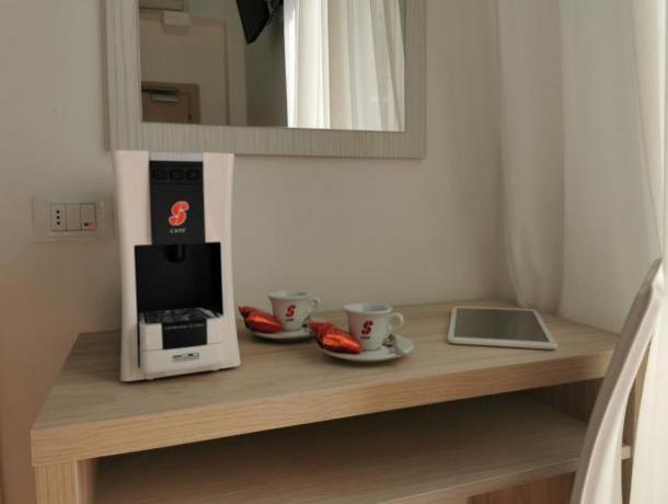 Camera comfort con macchina del caffè Igea Marina