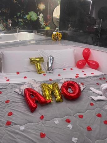 Serata Romantica a Sorpresa in Suite con Vasca-Idromassaggio