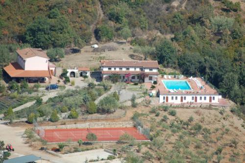 Agriturismo con Campo Tennis-Calcetto 