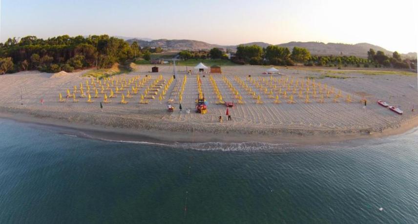 Villaggio Turistico con spiaggia e acqua bassa
