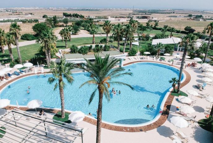 Hotel a Manfredonia con grande piscina esterna 