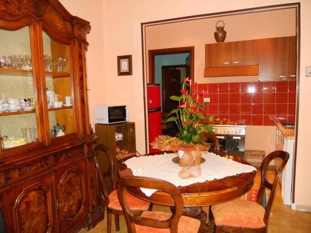 Cucina con forno microonde B&B ad Arezzo