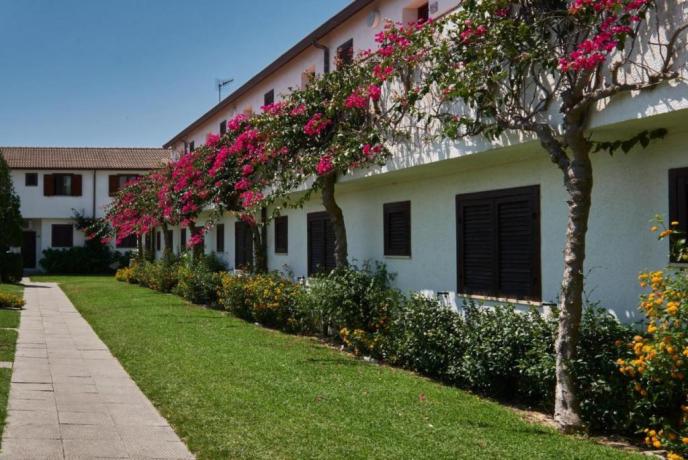 Villaggio 3 stelle con Ristorante, Piscina,Campi Sportivi