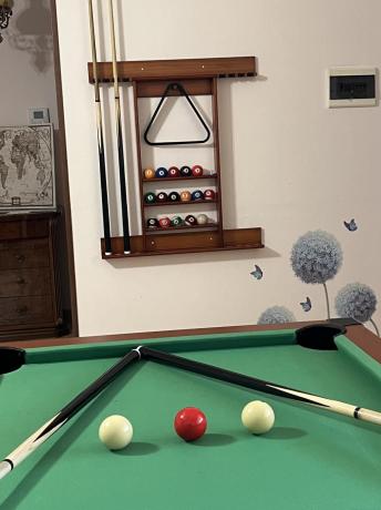 Billiards with free use of cues