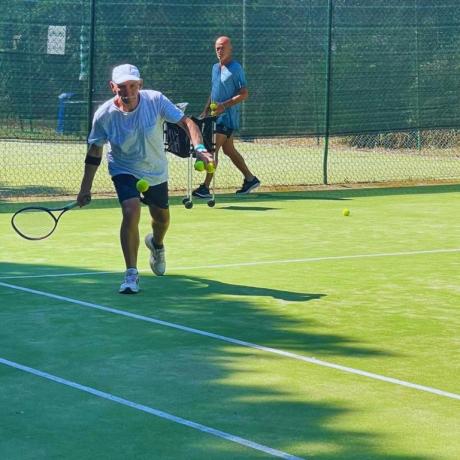 Attrezzatura da tennis su richiesta