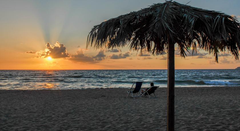 Villaggio con mini-appartamenti e Caravan direttamente sul mare, con spiaggia bianca