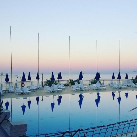 Piscina fronte mare Villaggio Silvi-marina