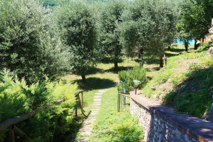 Sentieri nella natura all'aria aperta nell'Agriturismo Podere
