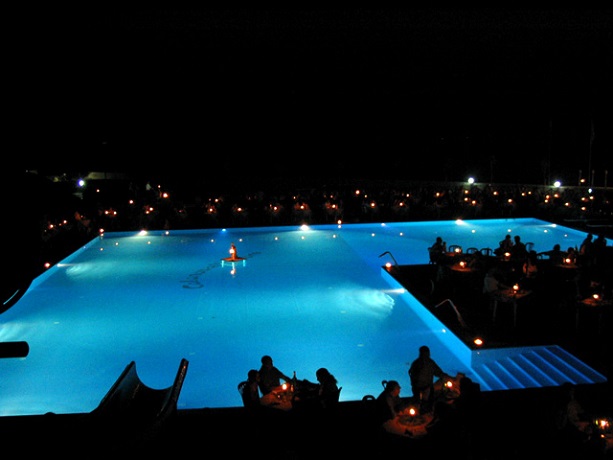 Cene romantiche a bordo piscina