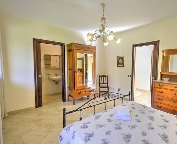 Villa con letto matrimoniale, armadio, bagno-privato a Trecastagni 