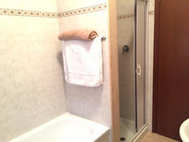 Bagno con Doccia 4 getti Idromassaggio