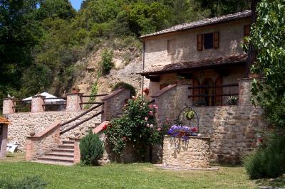 Casale in campagna a Volterra
