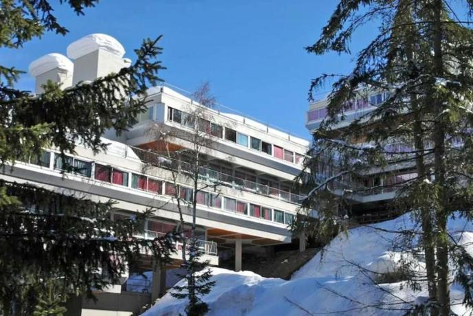Hotel 3 stelle  immerso nella neve 