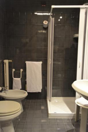 Bagno Privato con Doccia in Camera a Lecce