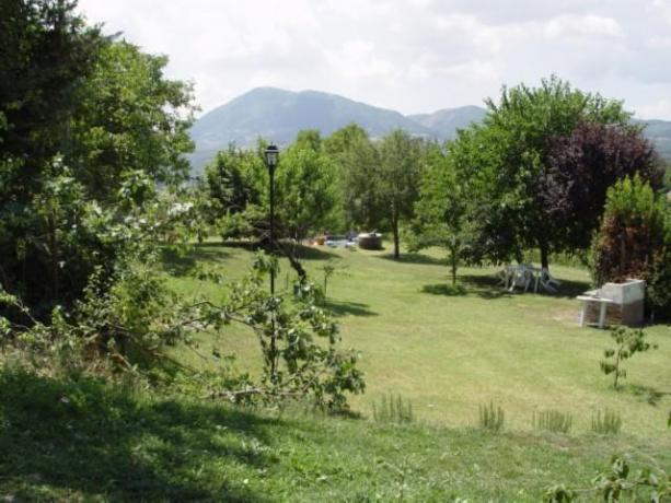 Agriturismo con grande giardino e barbecue a Umbertide 