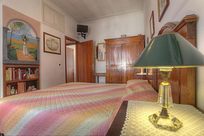 Camera Cortile con TV affittacamere nel Lazio